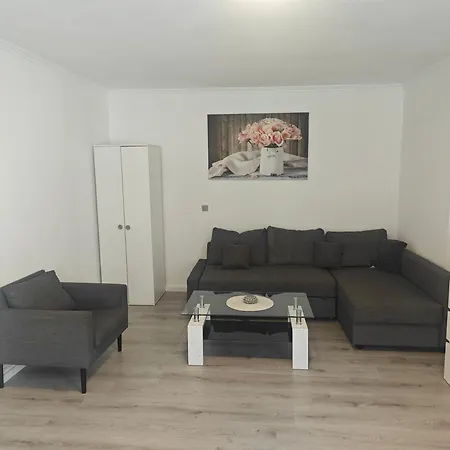 Work And 4 Schlafzimmer Neu Modernisiert Kueche Bad Wohnzimmer Terrasse Апартаменты