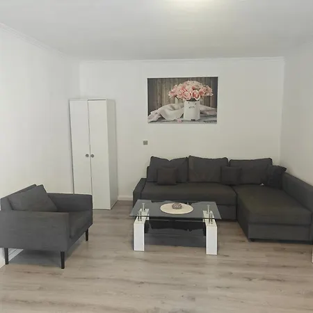 Апартаменты Work And 4 Schlafzimmer Neu Modernisiert Kueche Bad Wohnzimmer Terrasse *