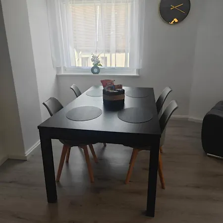 Work And 4 Schlafzimmer Neu Modernisiert Kueche Bad Wohnzimmer Terrasse