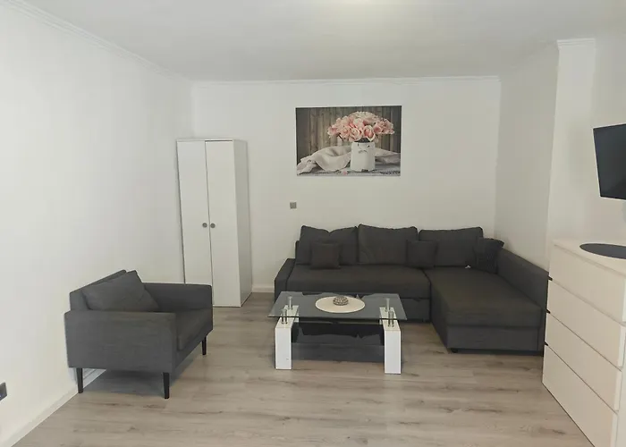 Work And 4 Schlafzimmer Neu Modernisiert Kueche Bad Wohnzimmer Terrasse Διαμέρισμα