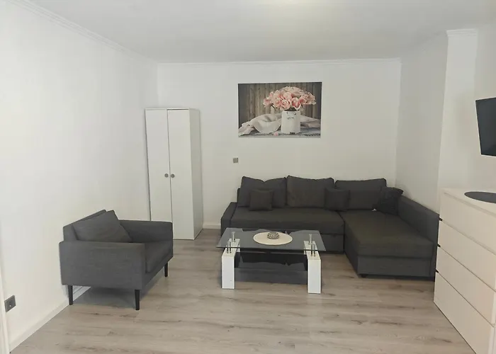 Διαμέρισμα Work And 4 Schlafzimmer Neu Modernisiert Kueche Bad Wohnzimmer Terrasse *