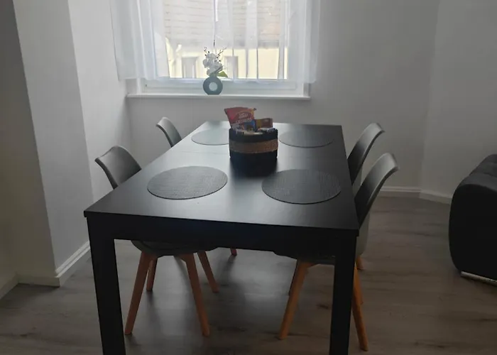 Work And 4 Schlafzimmer Neu Modernisiert Kueche Bad Wohnzimmer Terrasse